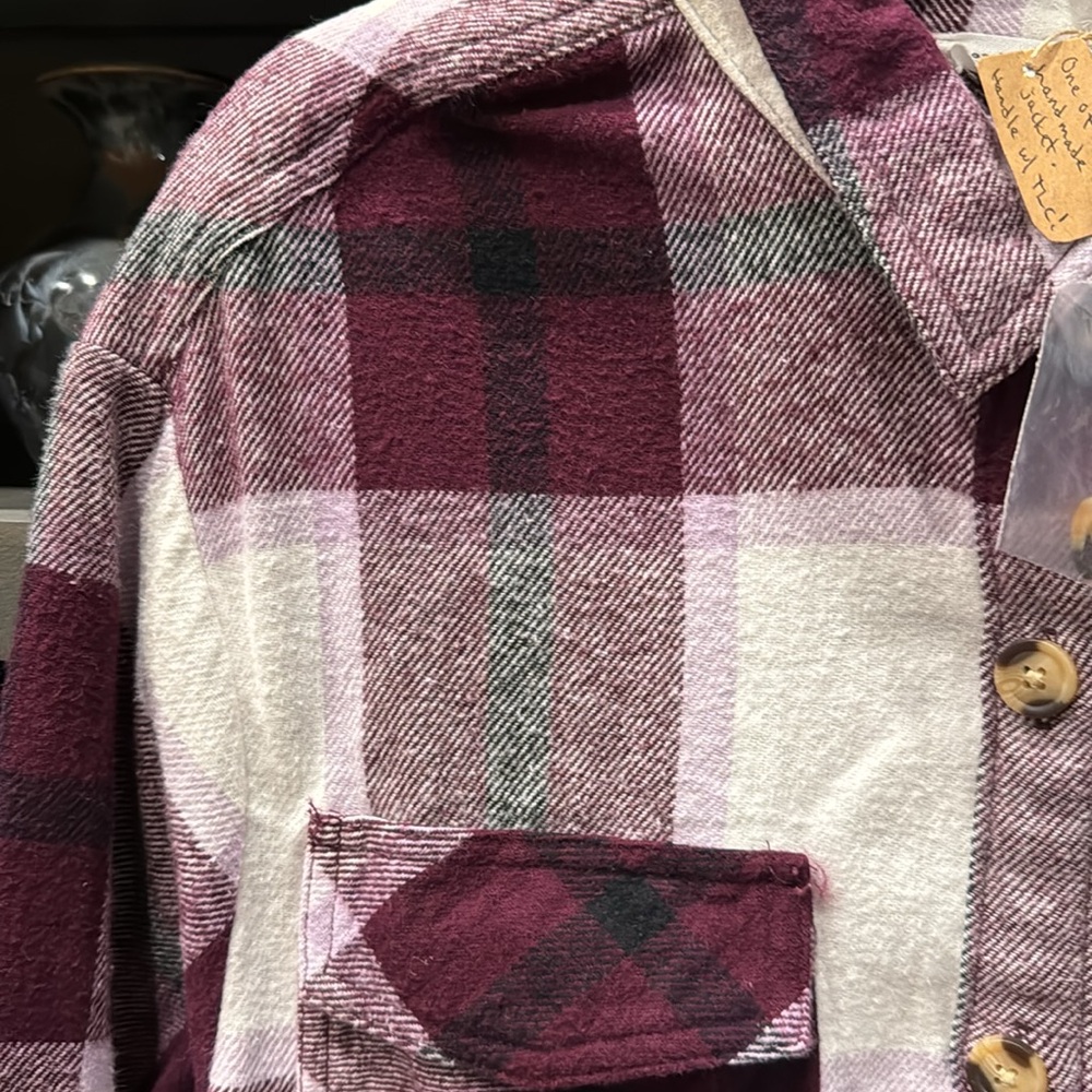 Woman’s Shacket. - Picture 2 of 7